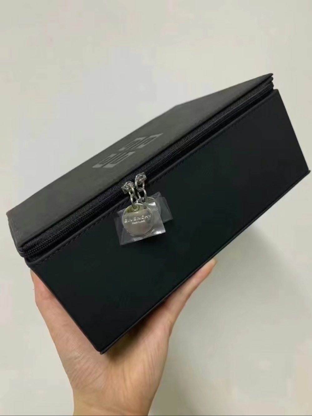 Givenchy beauty Black Leather Zip case - Picture 4 of 12